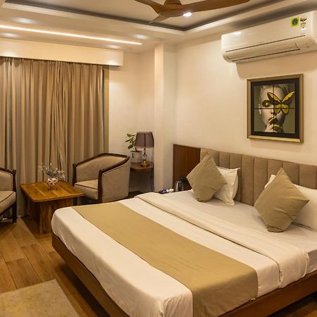 Hotel Divine Peak Pachmarhi ภายนอก รูปภาพ