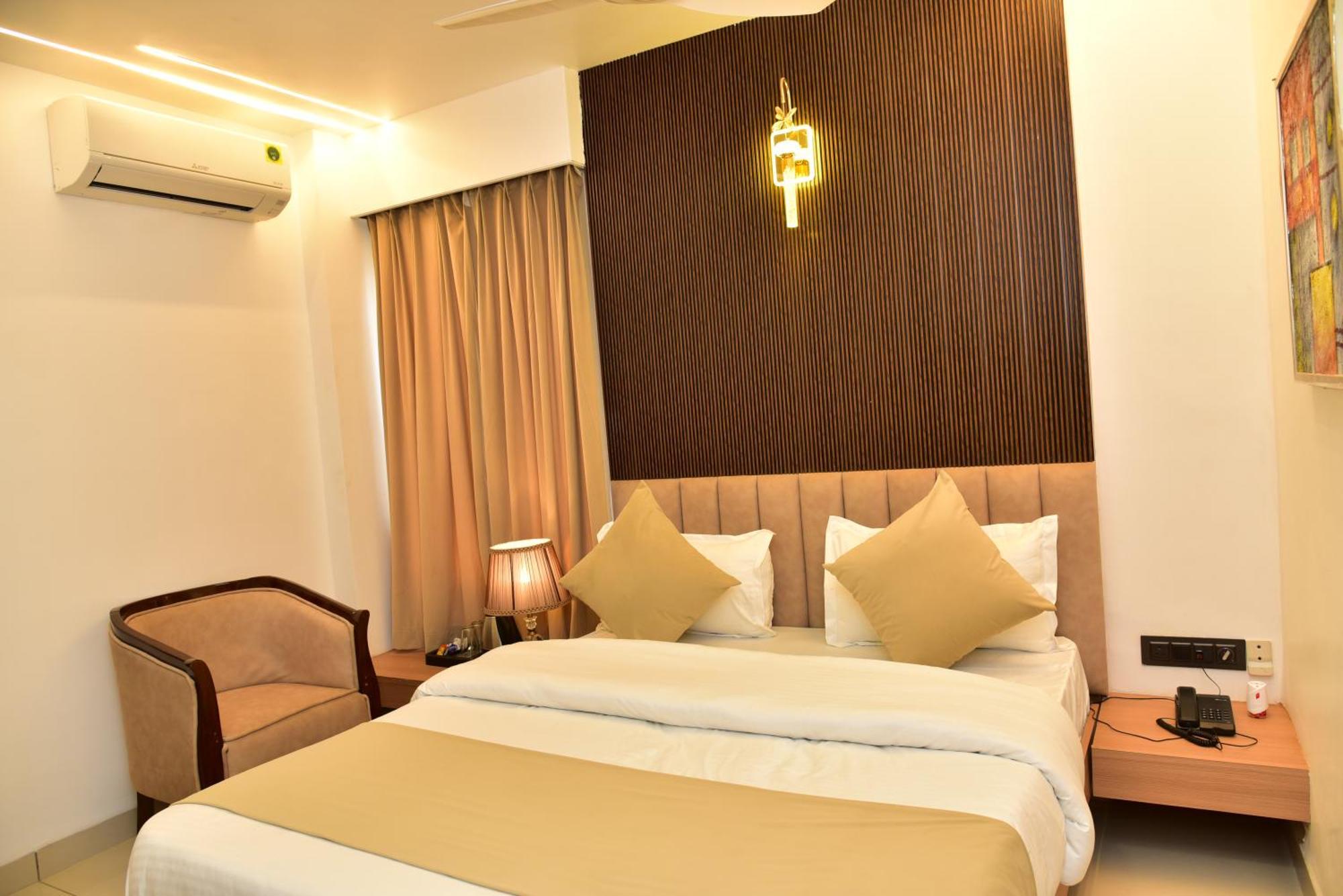 Hotel Divine Peak Pachmarhi ภายนอก รูปภาพ