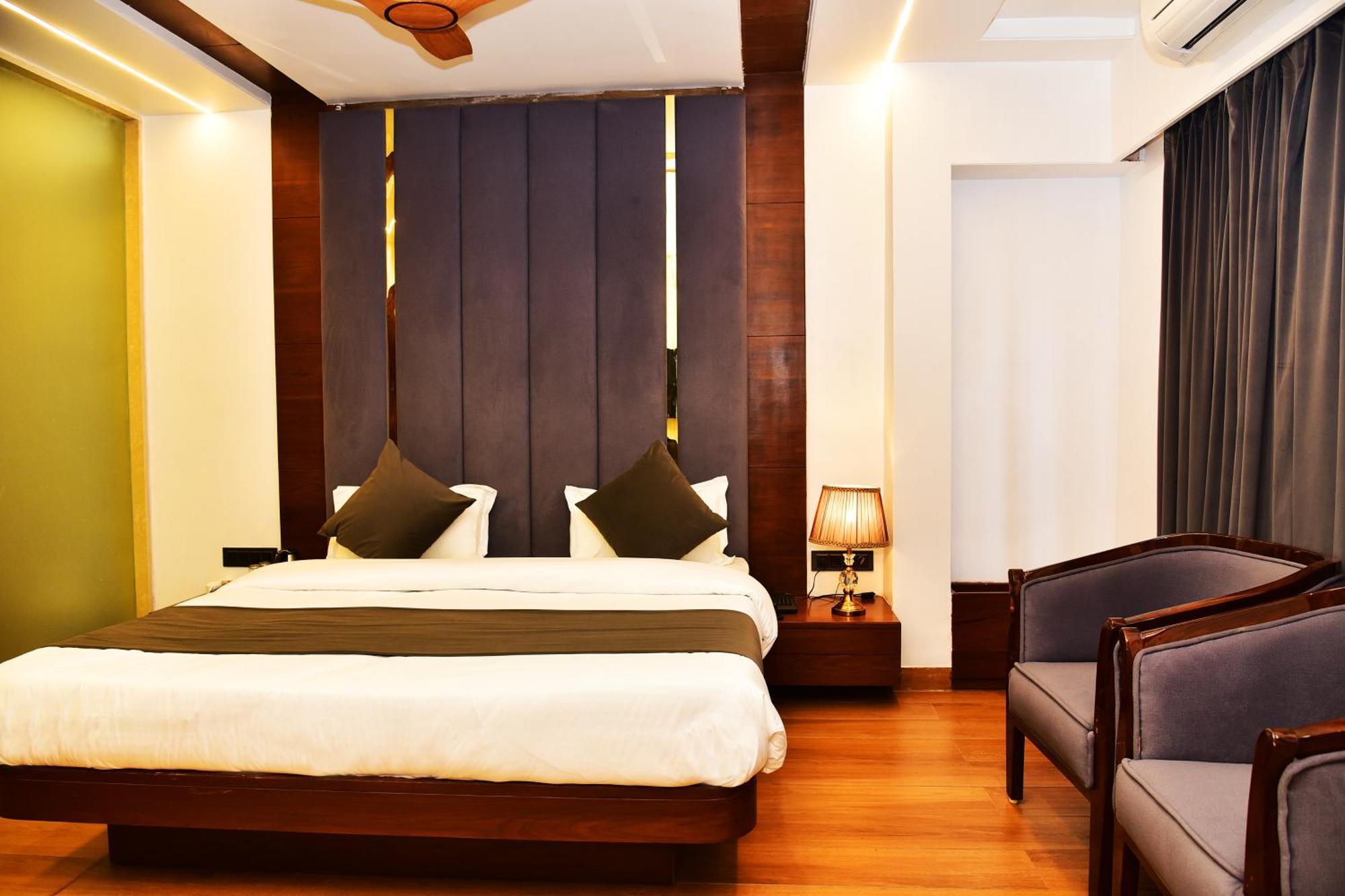 Hotel Divine Peak Pachmarhi ภายนอก รูปภาพ