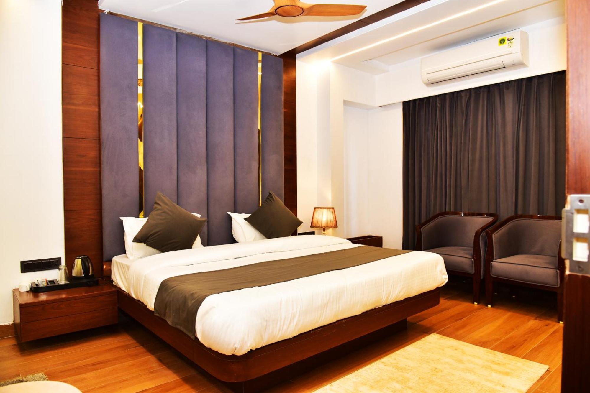 Hotel Divine Peak Pachmarhi ภายนอก รูปภาพ
