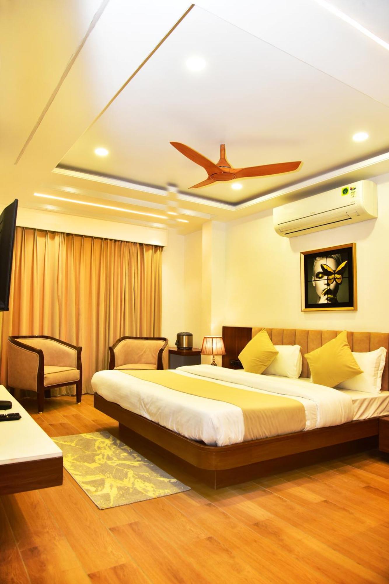 Hotel Divine Peak Pachmarhi ภายนอก รูปภาพ
