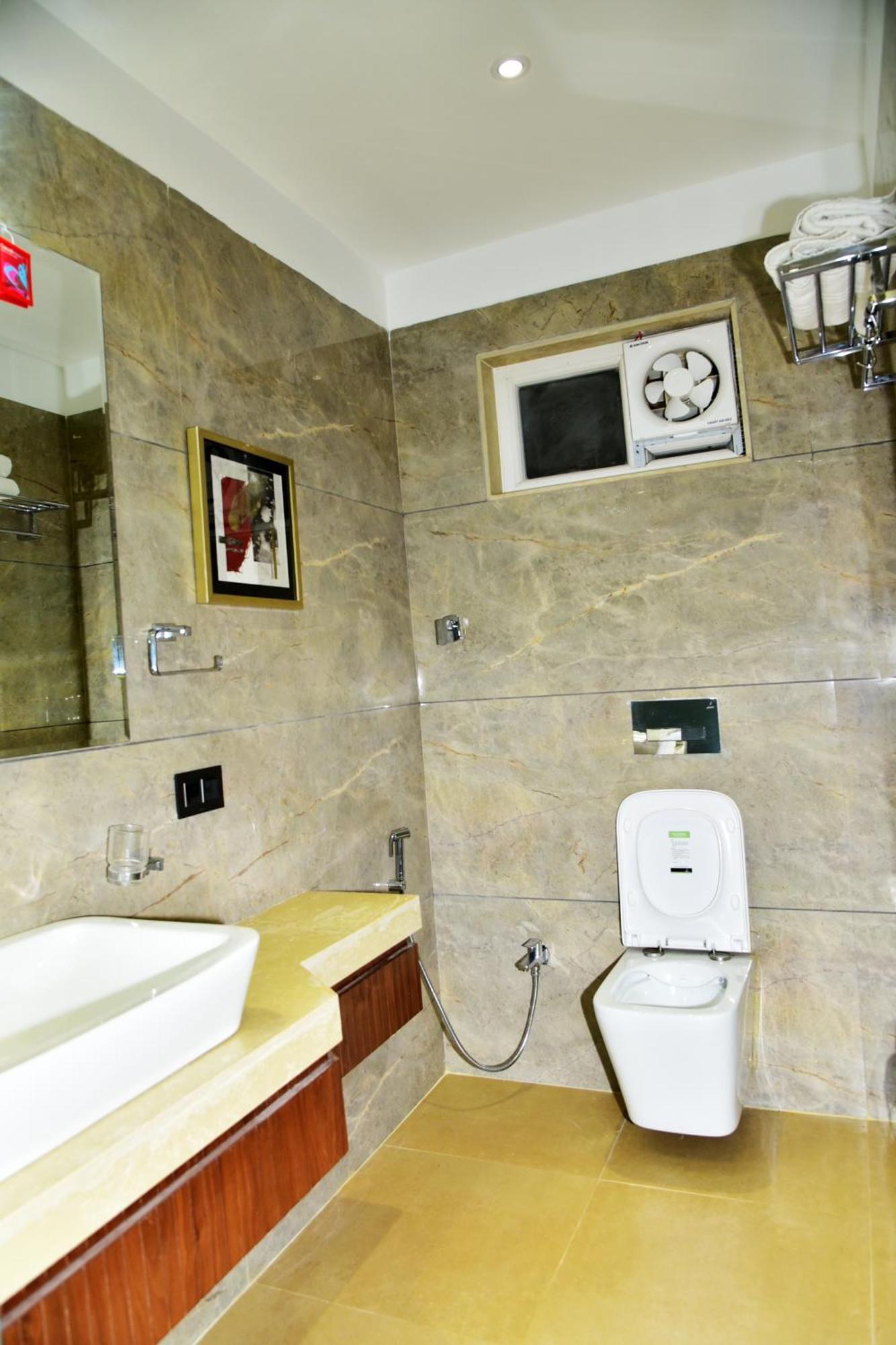 Hotel Divine Peak Pachmarhi ภายนอก รูปภาพ