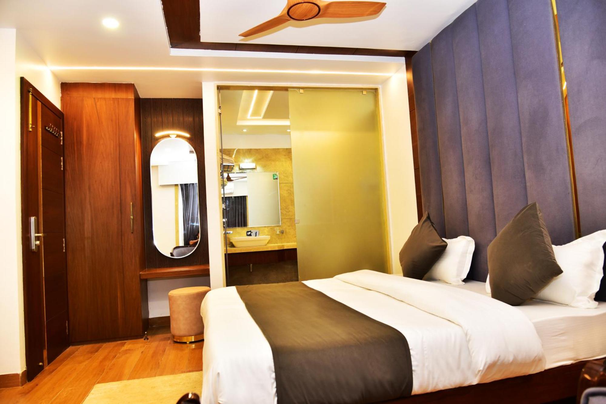 Hotel Divine Peak Pachmarhi ภายนอก รูปภาพ