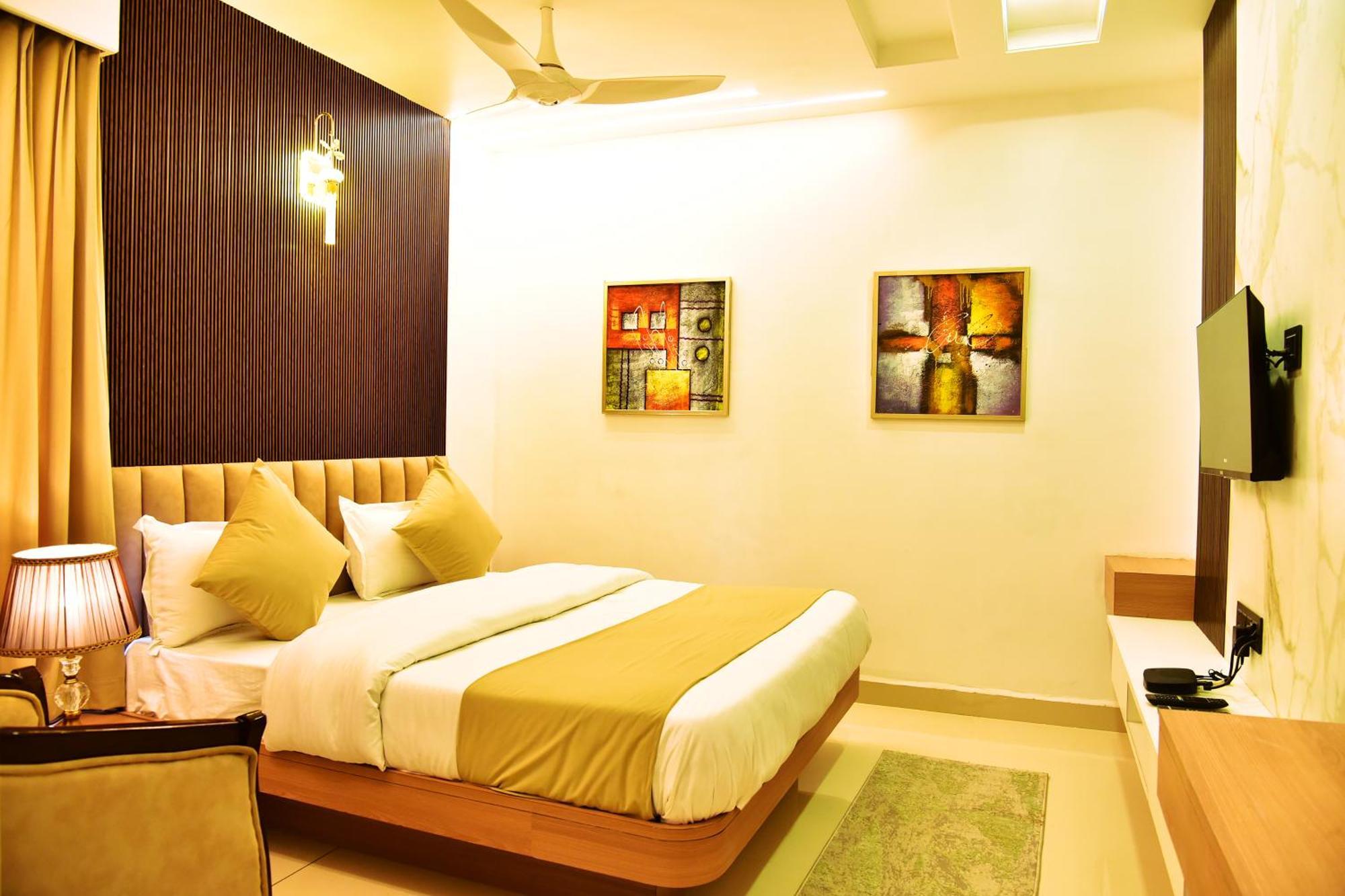 Hotel Divine Peak Pachmarhi ภายนอก รูปภาพ