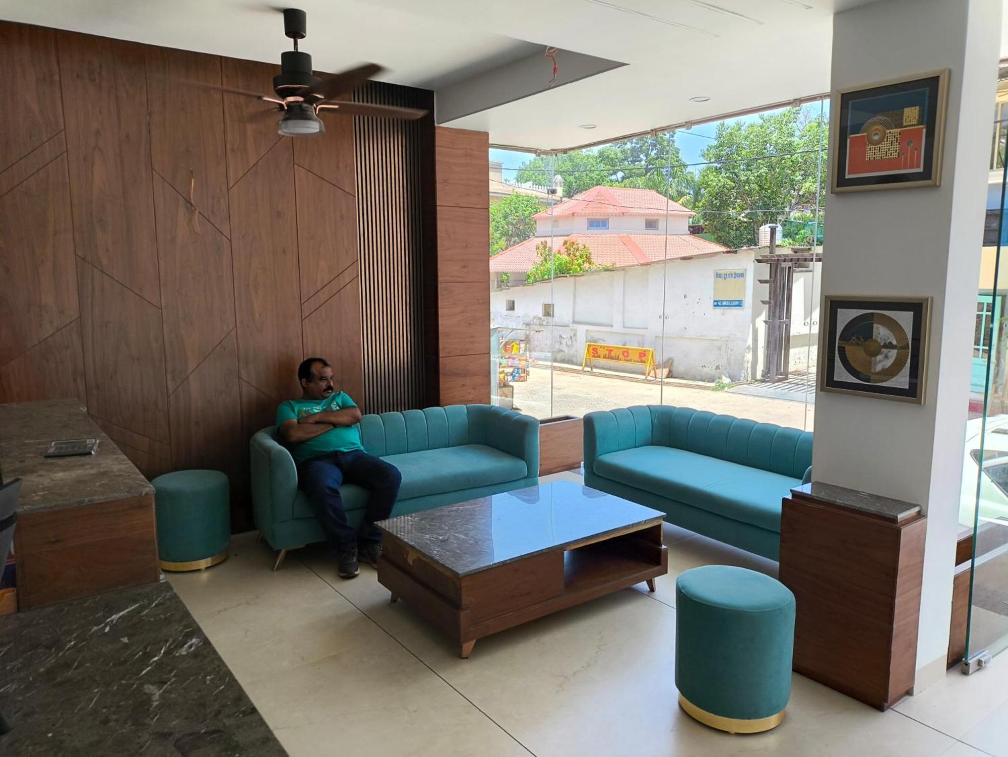 Hotel Divine Peak Pachmarhi ภายนอก รูปภาพ