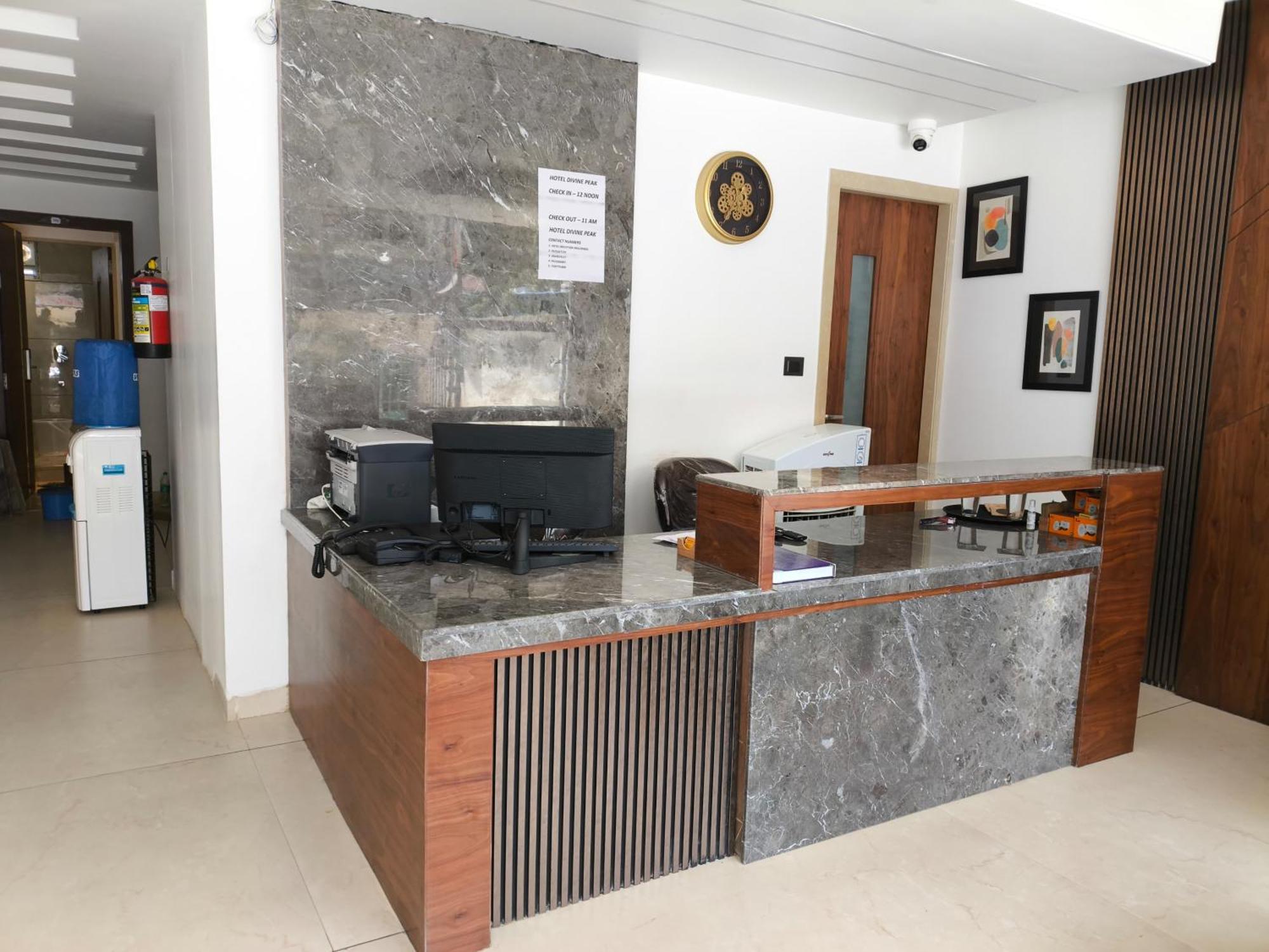 Hotel Divine Peak Pachmarhi ภายนอก รูปภาพ