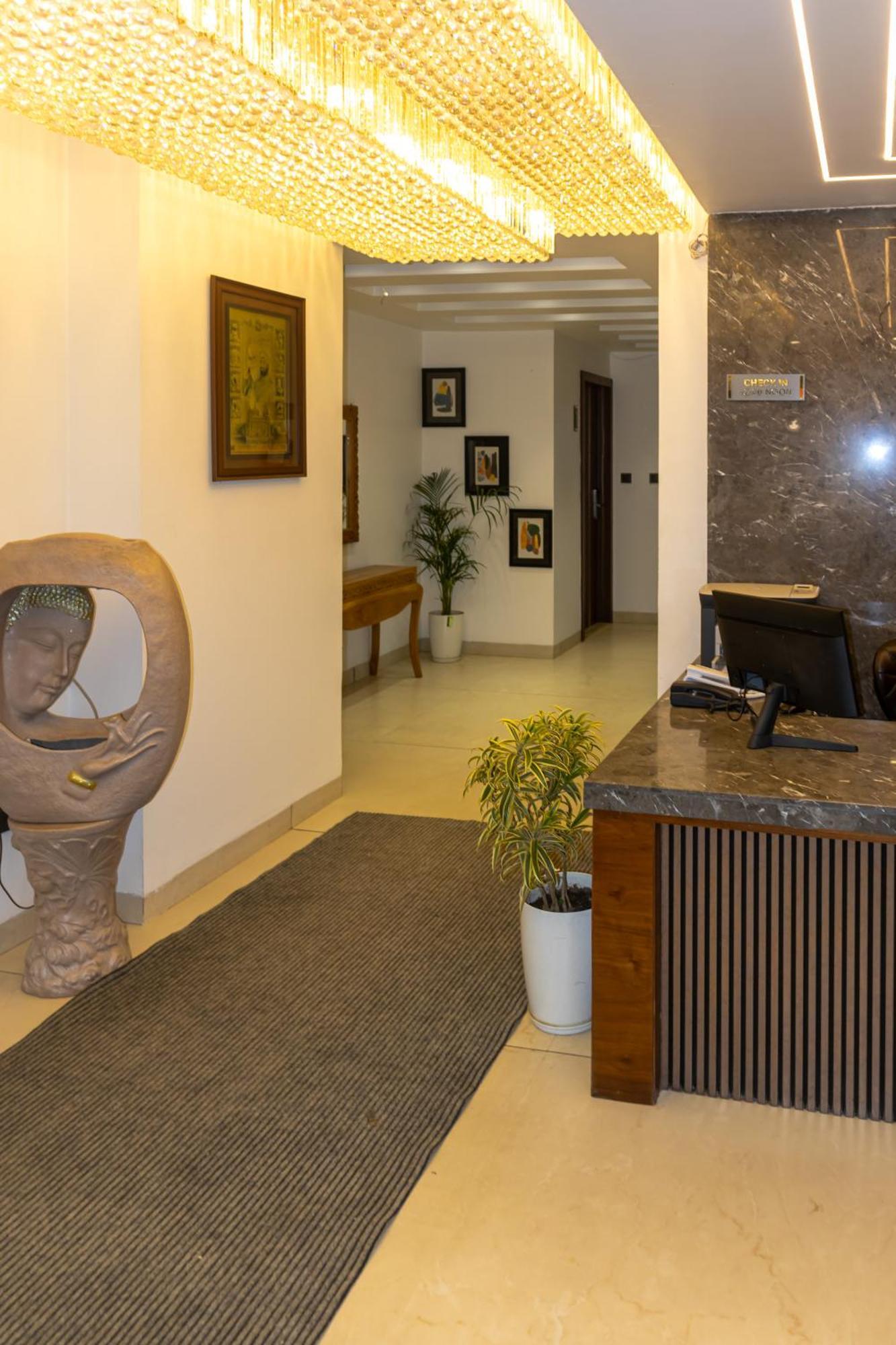 Hotel Divine Peak Pachmarhi ภายนอก รูปภาพ