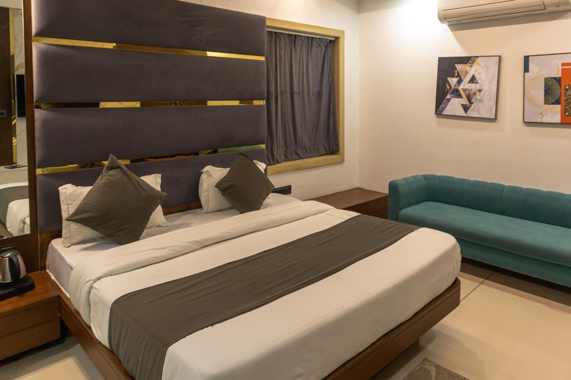 Hotel Divine Peak Pachmarhi ภายนอก รูปภาพ