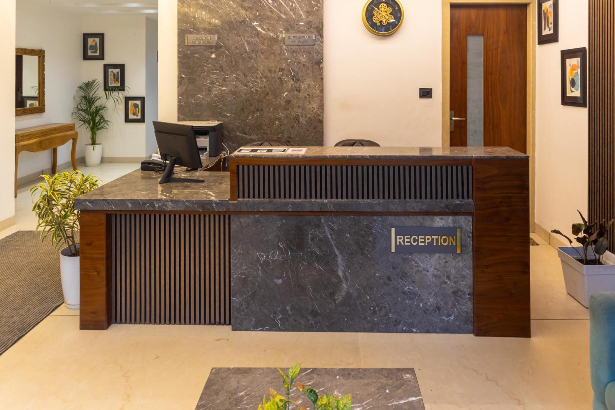 Hotel Divine Peak Pachmarhi ภายนอก รูปภาพ